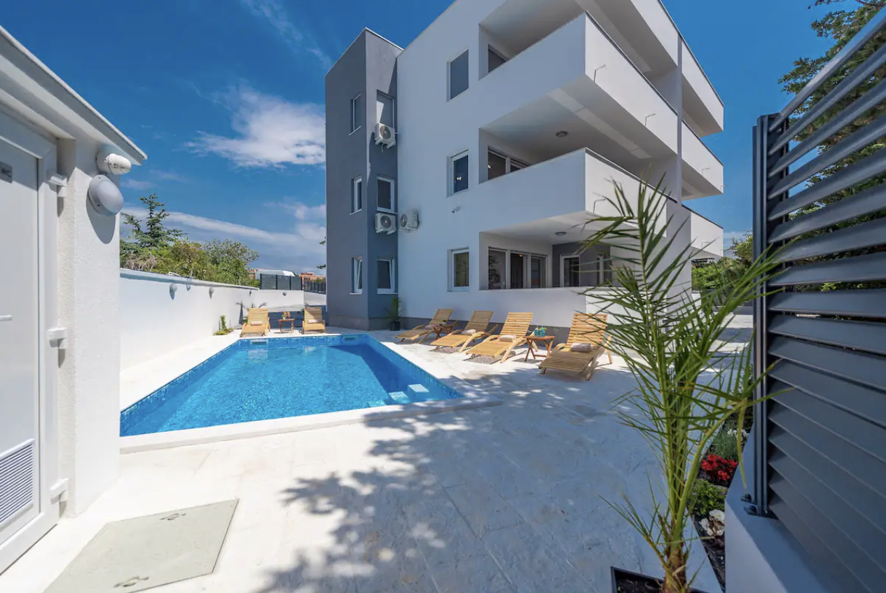 Mel-Mari Studio mit Pool in Novalja